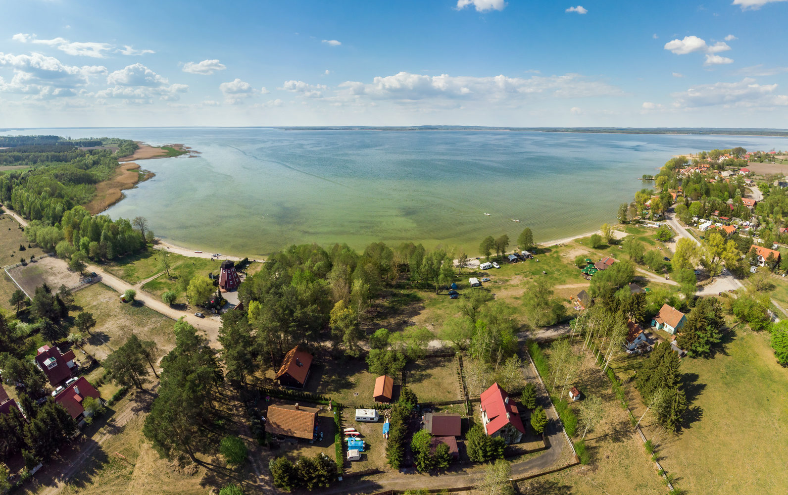 Jak wyglądają profesjonalne kolonie na mazurach?