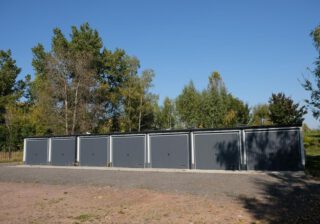 Garaże murowane vs garaże prefabrykowane: jakie wybrać?