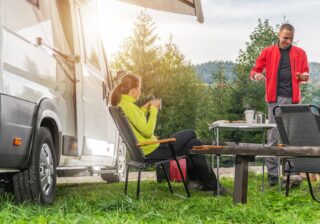Przygoda na Kołach: Jak Dobrać Przyczepę Kempingową do Samochodu Osobowego