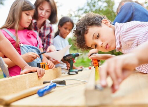 Obozowe przyjaźnie, które trwają latami – jak utrzymać kontakt po powrocie do domu?